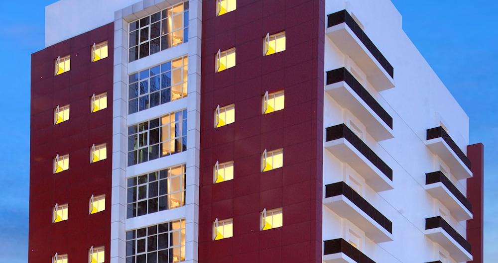 Amaris Hotel Margorejo Surabaya Exterior photo