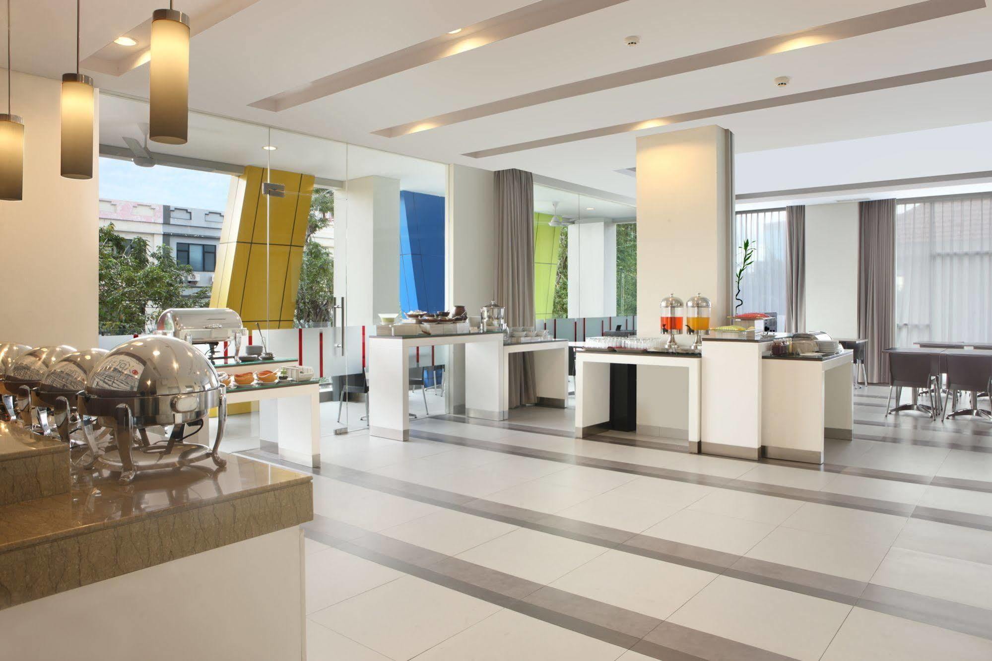 Amaris Hotel Margorejo Surabaya Exterior photo