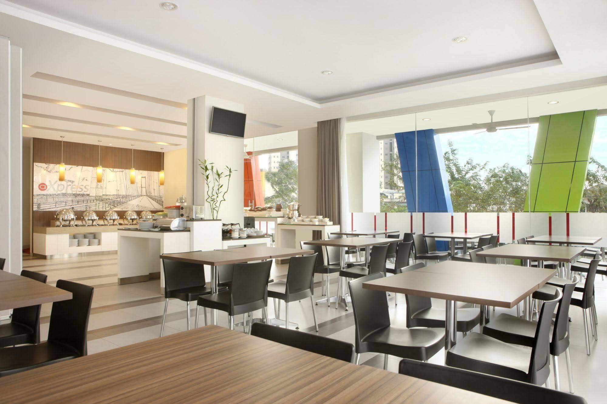Amaris Hotel Margorejo Surabaya Exterior photo